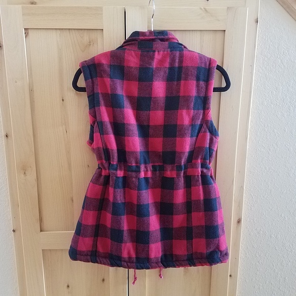 CLOTHING - Picture 5 of 6